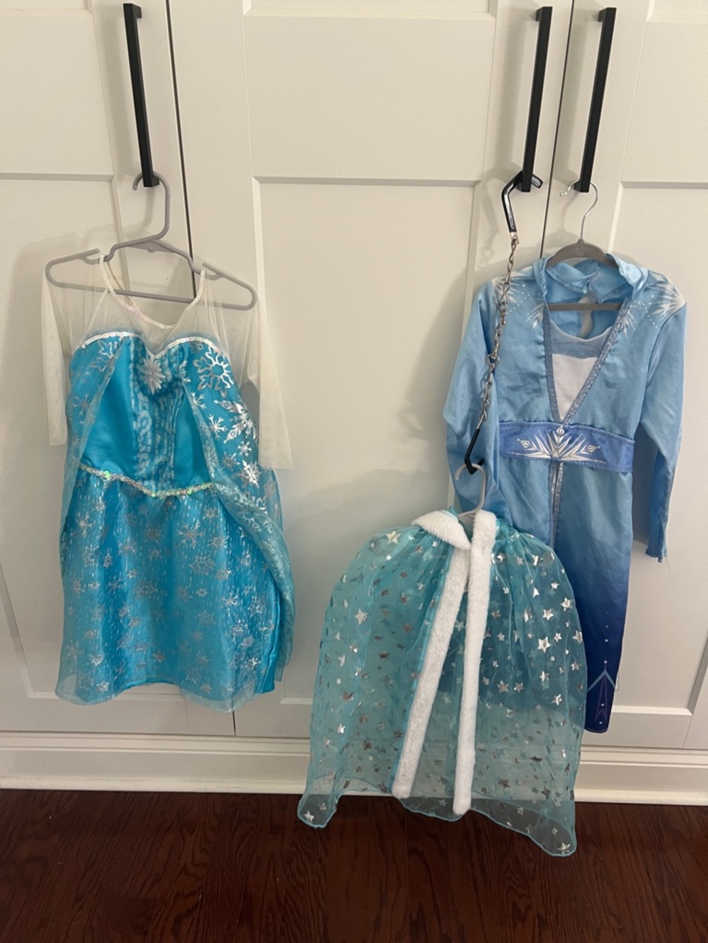 Light and musical Elsa dress with extra dress and cape